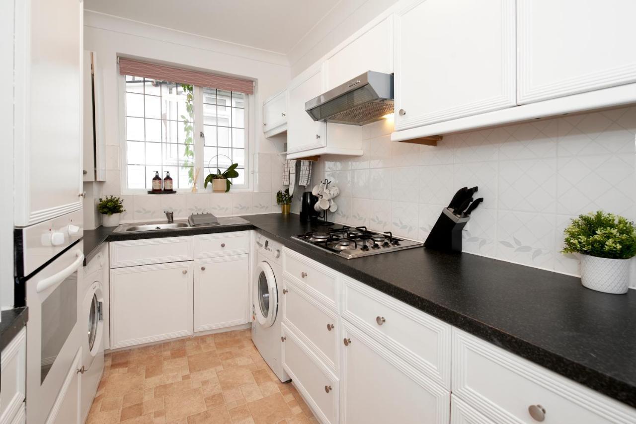 Excellent, Three Bedroom North London Apartment With Free Parking Bagian luar foto