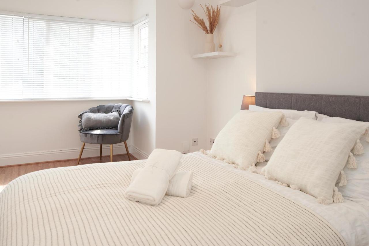 Excellent, Three Bedroom North London Apartment With Free Parking Bagian luar foto